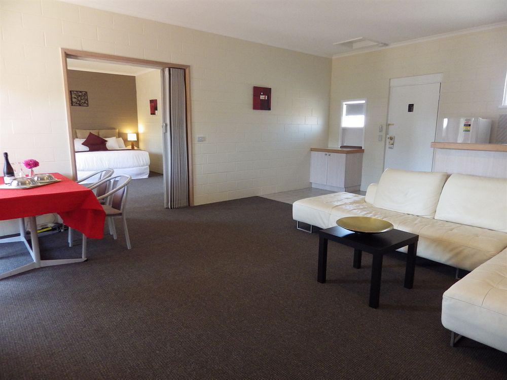 Comfort Inn & Suites King Avenue Сейл Екстер'єр фото